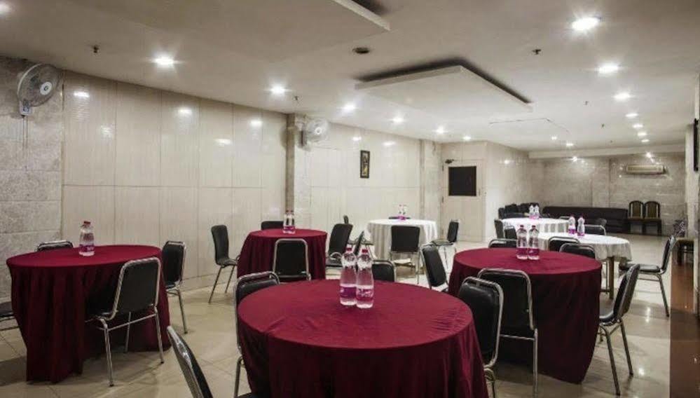 Hotel O Mid Town Delhi Kültér fotó