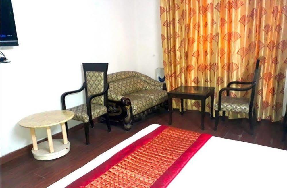 Hotel O Mid Town Delhi Kültér fotó