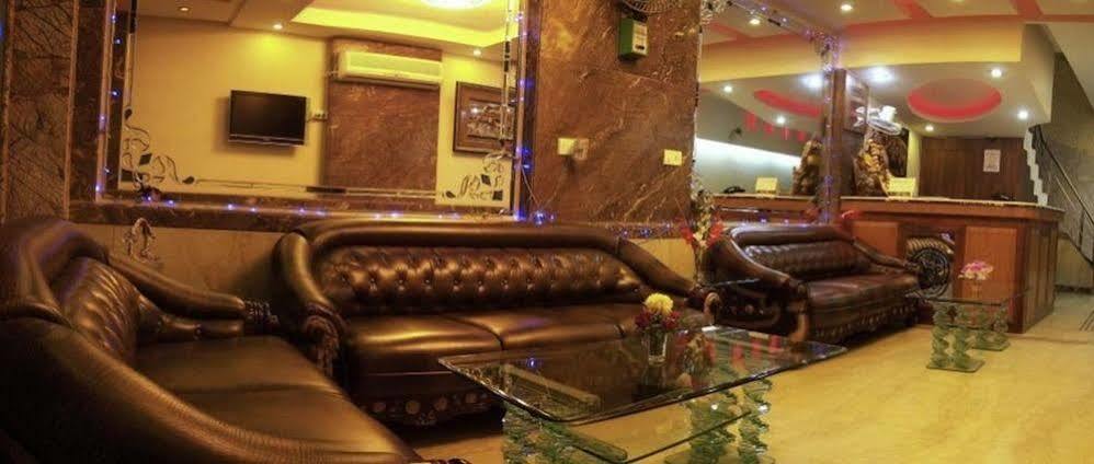 Hotel O Mid Town Delhi Kültér fotó